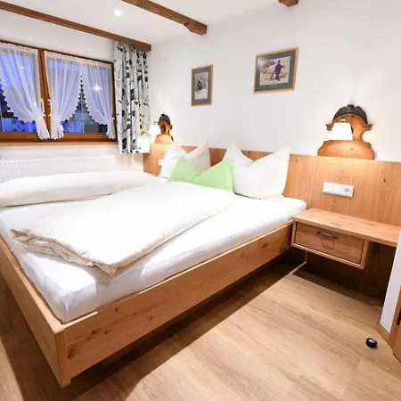Apartment Holzschnitzers *