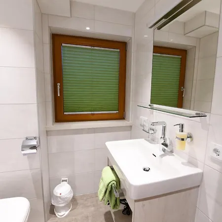 Apartment Holzschnitzers
