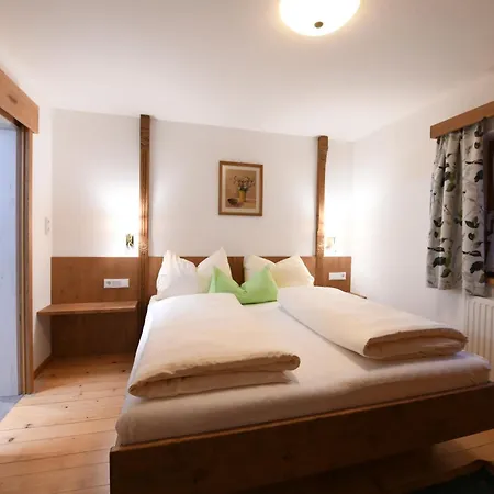 Apartment Holzschnitzers
