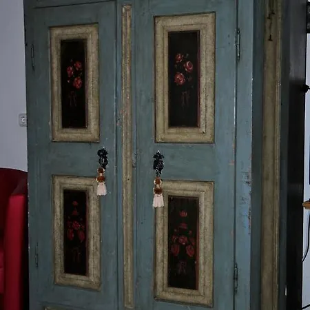 Apartment Holzschnitzers *