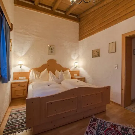 Apartment Holzschnitzers